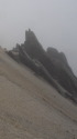 雨のイルカ岩