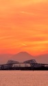 ゲートブリッジに浮かぶ富士山