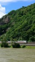 ライン川と古城と列車