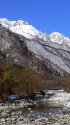 雪の谷川岳と紅葉