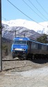 残雪の谷川岳を背景に