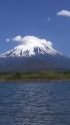 精進湖畔より望む富士