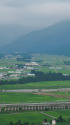 緑の新幹線と越後の名峰八海山