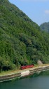 球磨川沿いを行くキハ185系特急