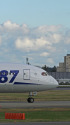 B787 JA813A