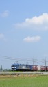 青空とEF210貨物列車
