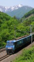 谷川岳とEH200-7 貨物列車