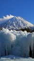 氷瀑と富士山