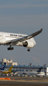 B787 JA828J