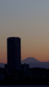 高層ビルと富士山