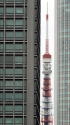 ビルの谷間の東京タワー