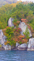 霧の中禅寺湖 浮かび上がる紅葉