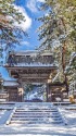 積雪の長松山本法寺山門