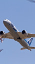 B787 JA822A
