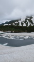 夏でも雪の残るミクリガ池