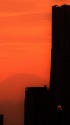 ランドマークタワーと富士山