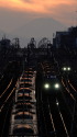 富士山と京王電車の夕景